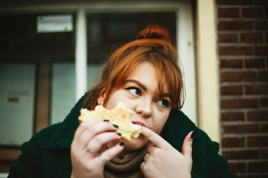 Binge Eating Störung durch Stress - Wenn Belastung zu krankhaftem Essverhalten führt